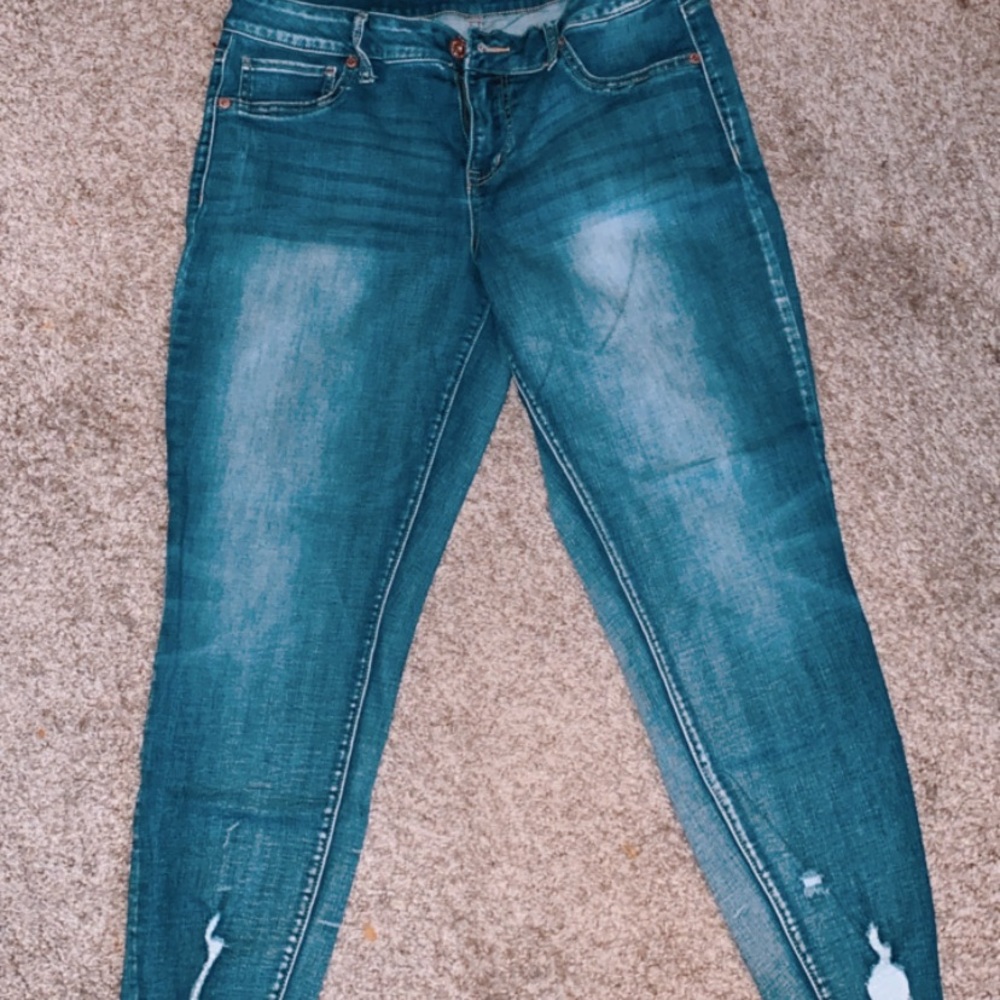 Denim stretchy skinnies.